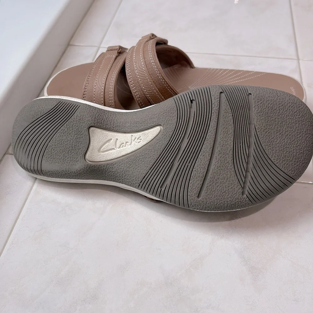 Clarks Breeze Double Strap  Cloudsteppers Sandals in Soft Tan. EUC - Picture 6 of 8